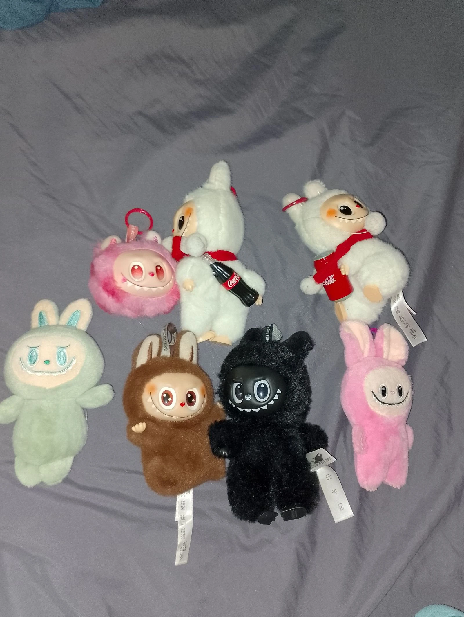 Labubu en porte-clés, peluches différentes